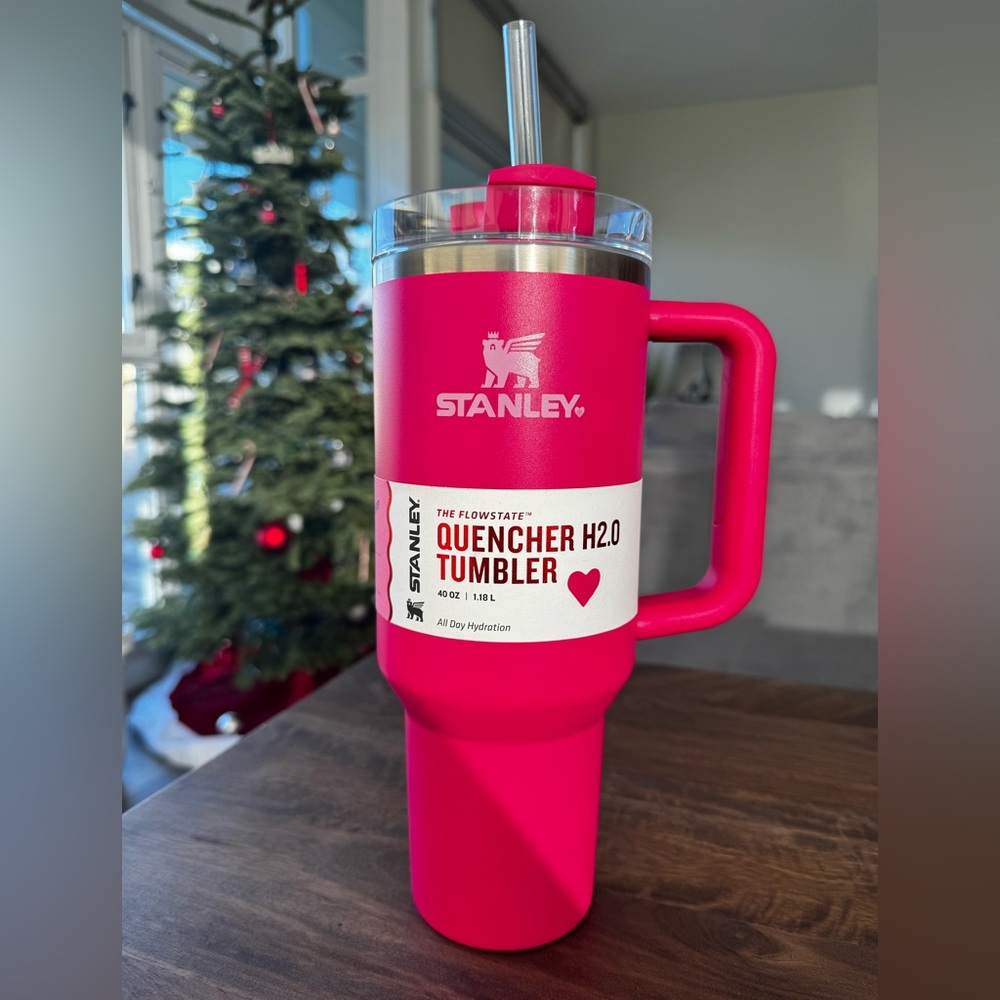 Stanley The Flowstate Quencher H2.0 Tumbler 40 oz Valentine’s Edition